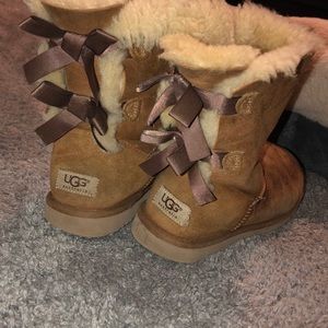 Uggs with bows size 6